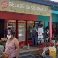 Em Cuiabá, geladeira solidária mata a fome de quem precisa de doações